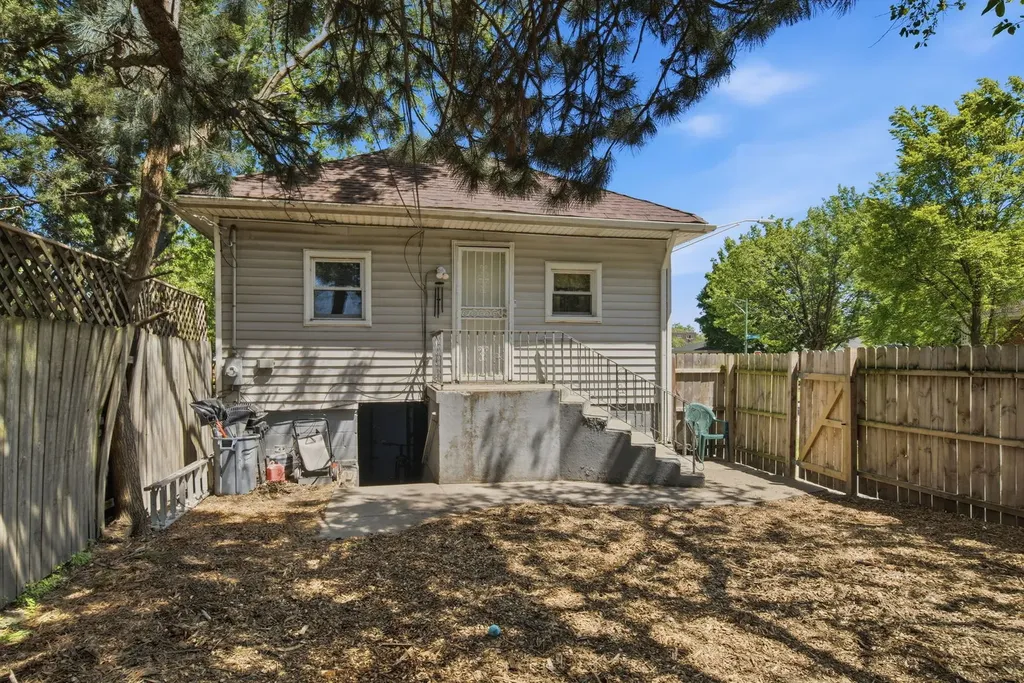 12124 South Edbrooke Avenue Chicago IL 60628