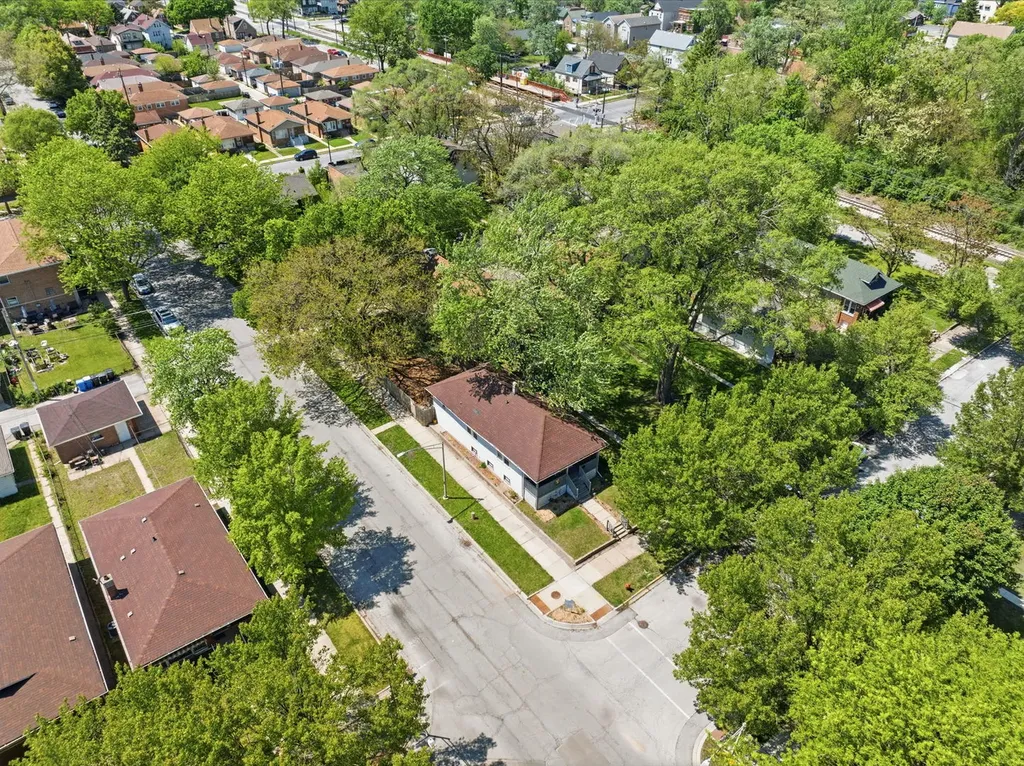 12124 South Edbrooke Avenue Chicago IL 60628