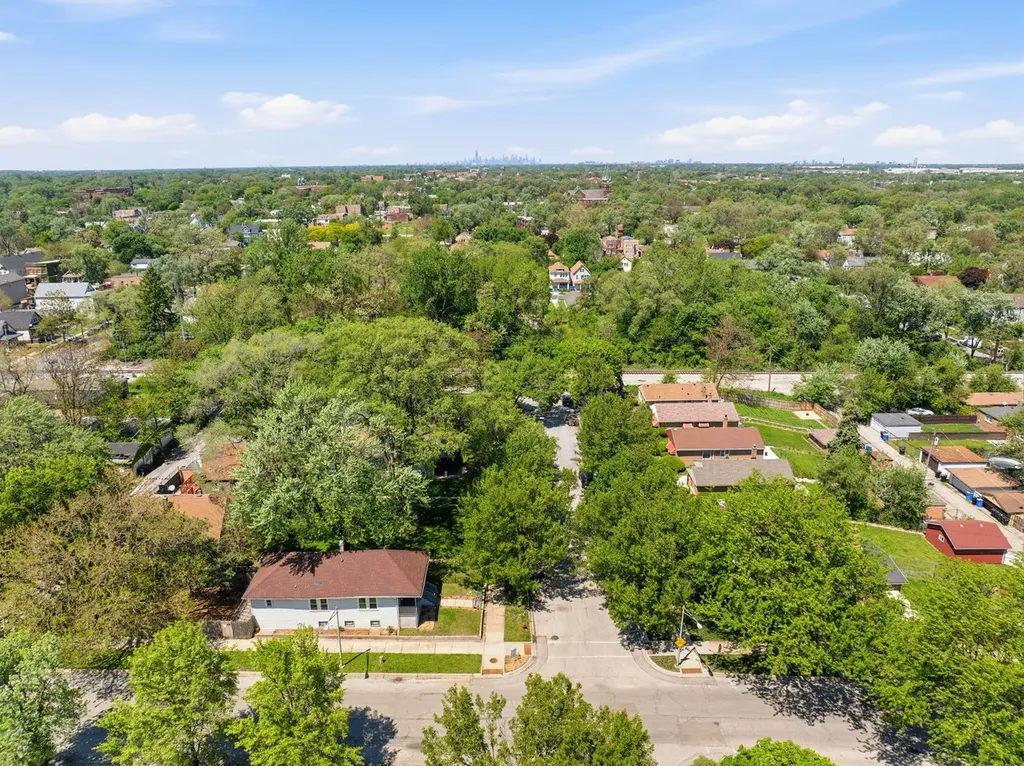 12124 South Edbrooke Avenue Chicago IL 60628