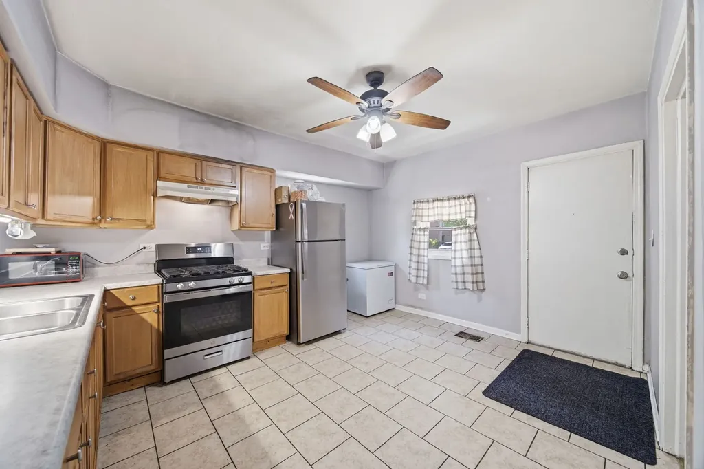 12124 South Edbrooke Avenue Chicago IL 60628