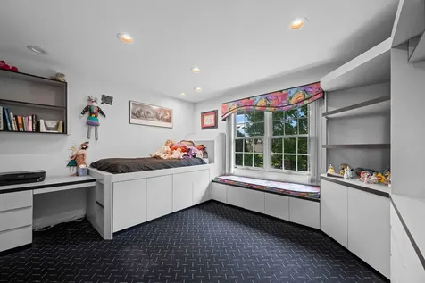 4211 Ridgeland Lane Northbrook IL 60062