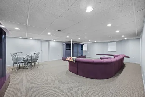 4211 Ridgeland Lane Northbrook IL 60062