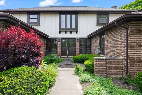 4211 Ridgeland Lane Northbrook IL 60062