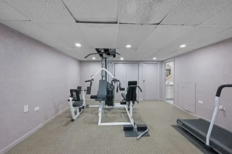 4211 Ridgeland Lane Northbrook IL 60062