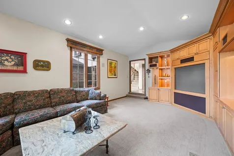 4211 Ridgeland Lane Northbrook IL 60062