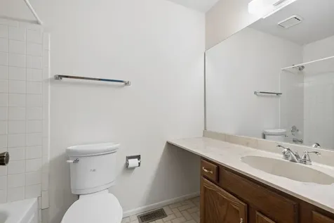 1575 Stonehill Court Wheaton IL 60189