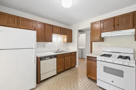 1575 Stonehill Court Wheaton IL 60189