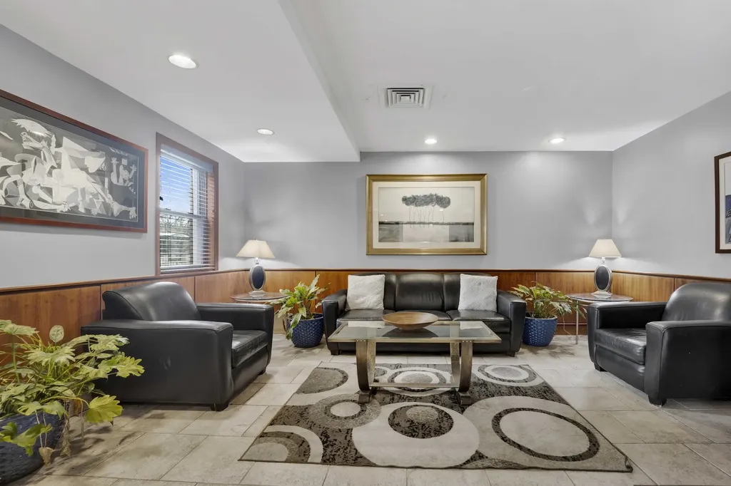 6030 North Sheridan Road Chicago IL 60660