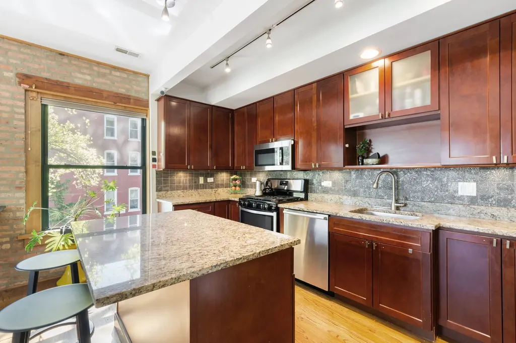 1803 West Huron Street Chicago IL 60622