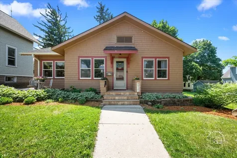 211 Walnut Avenue St. Charles IL 60174