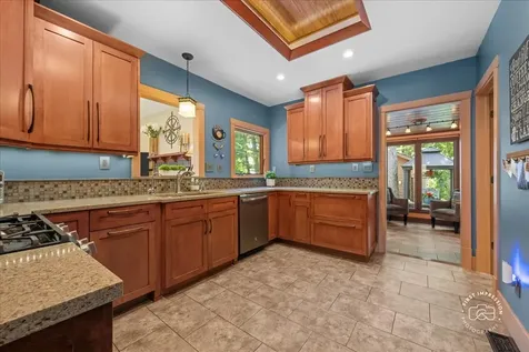 211 Walnut Avenue St. Charles IL 60174