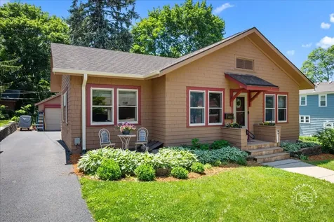 211 Walnut Avenue St. Charles IL 60174