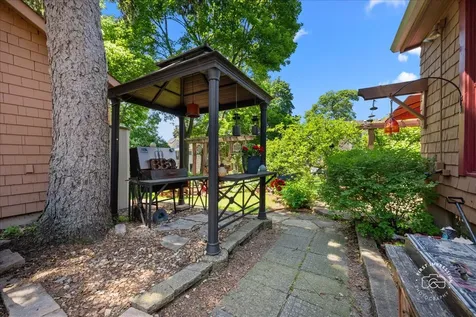 211 Walnut Avenue St. Charles IL 60174