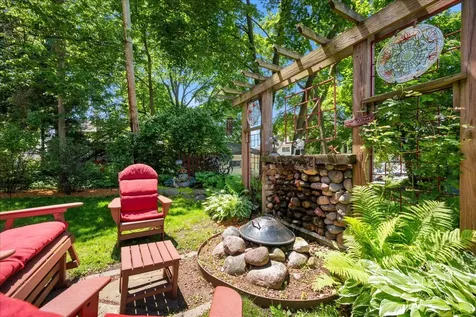 211 Walnut Avenue St. Charles IL 60174