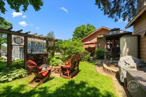 211 Walnut Avenue St. Charles IL 60174