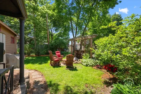 211 Walnut Avenue St. Charles IL 60174