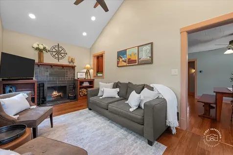 211 Walnut Avenue St. Charles IL 60174
