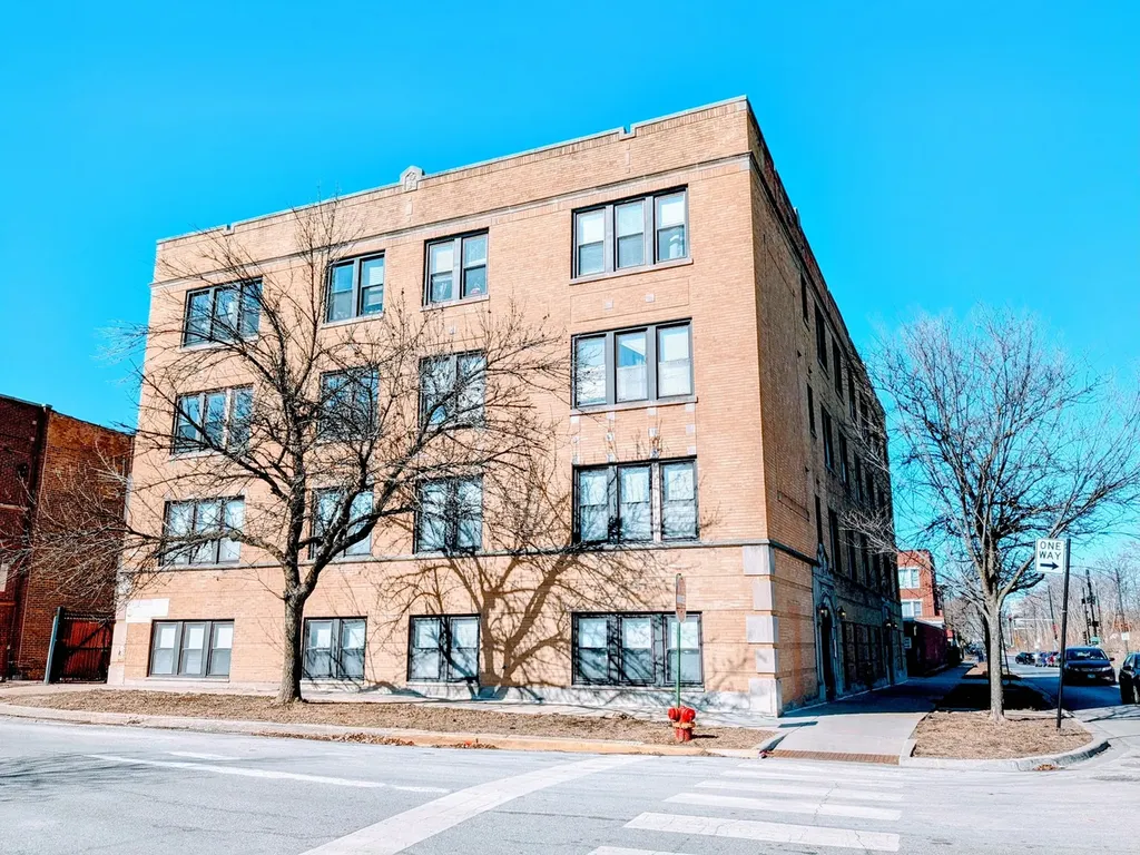 6146 North Ravenswood Avenue Chicago IL 60660