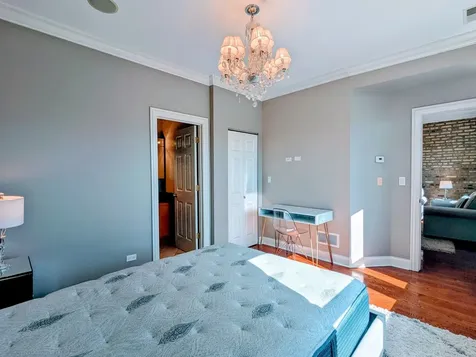 6146 North Ravenswood Avenue Chicago IL 60660