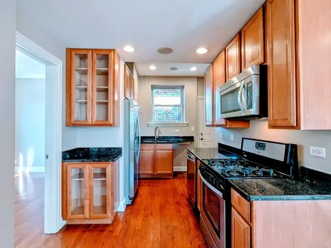 6146 North Ravenswood Avenue Chicago IL 60660