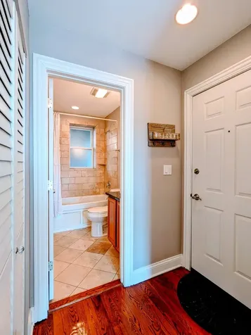 6146 North Ravenswood Avenue Chicago IL 60660