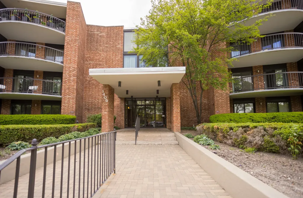 1405 East Central Road Arlington Heights IL 60005