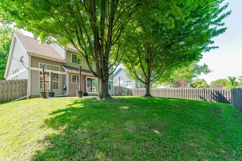 4 Deer Creek Court Lake In The Hills IL 60156