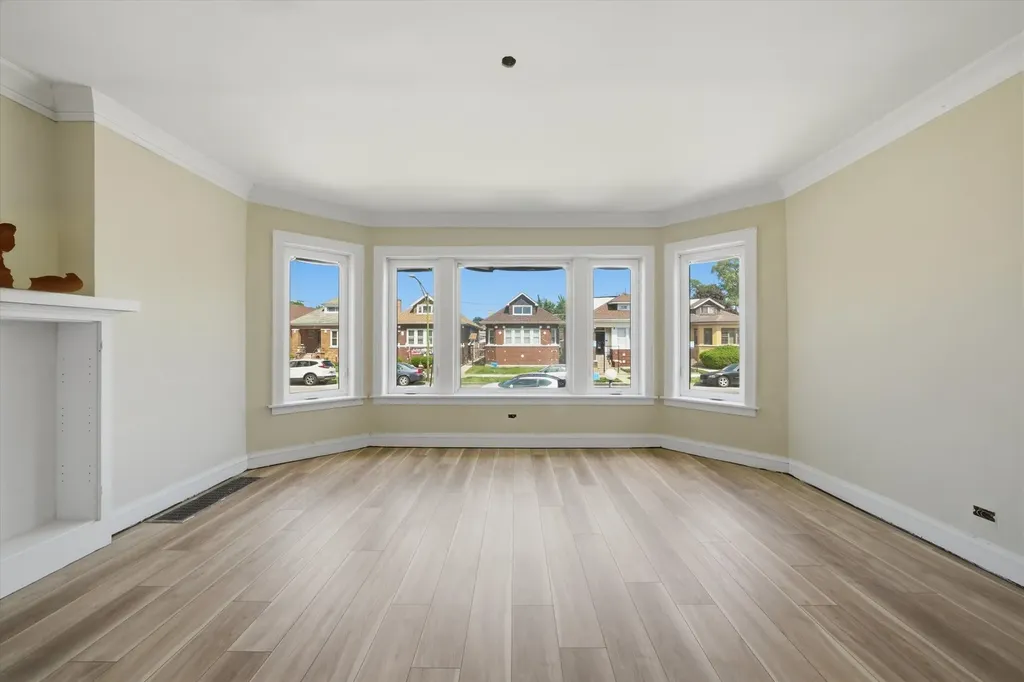 8016 South Perry Avenue Chicago IL 60620