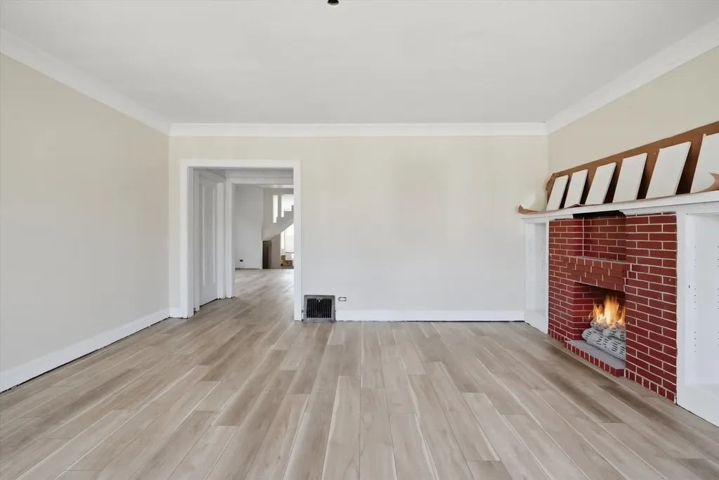 8016 South Perry Avenue Chicago IL 60620