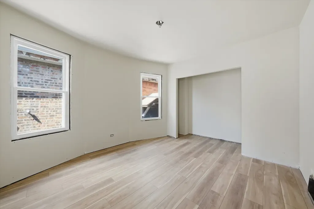 8016 South Perry Avenue Chicago IL 60620