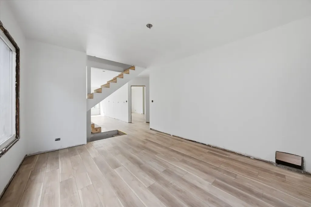 8016 South Perry Avenue Chicago IL 60620