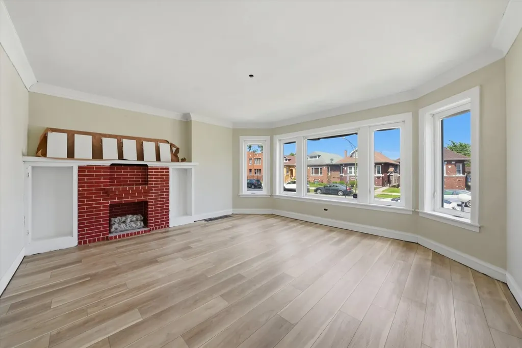 8016 South Perry Avenue Chicago IL 60620