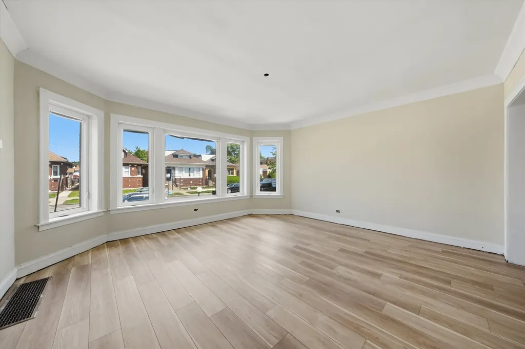 8016 South Perry Avenue Chicago IL 60620