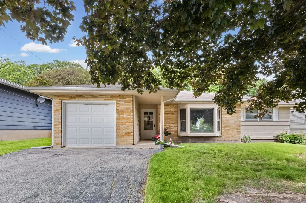 626 Greenbriar Lane Lindenhurst IL 60046