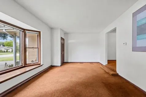 626 Greenbriar Lane Lindenhurst IL 60046