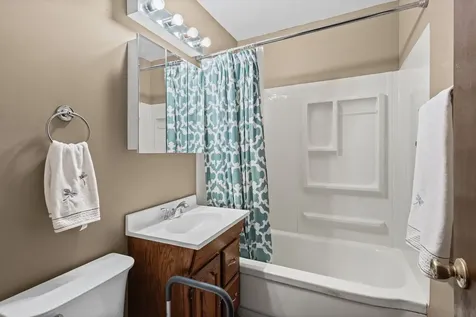 626 Greenbriar Lane Lindenhurst IL 60046