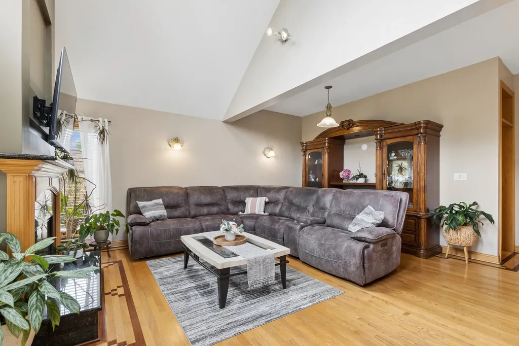 7911 West Rascher Avenue Chicago IL 60656