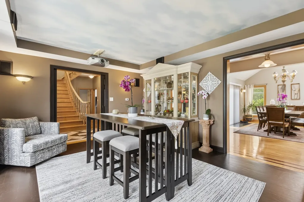 7911 West Rascher Avenue Chicago IL 60656