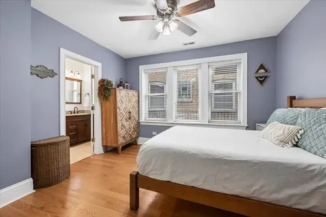 2018 West Farragut Avenue Chicago IL 60625