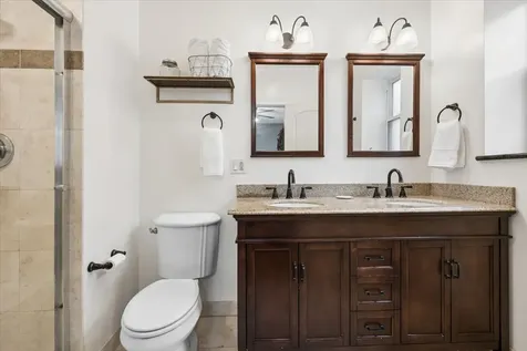 2018 West Farragut Avenue Chicago IL 60625