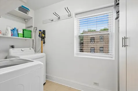 2018 West Farragut Avenue Chicago IL 60625