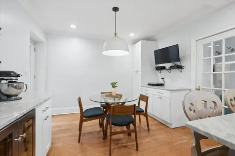 2018 West Farragut Avenue Chicago IL 60625