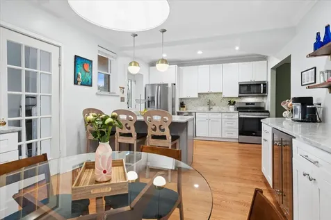 2018 West Farragut Avenue Chicago IL 60625