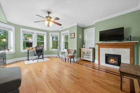 2018 West Farragut Avenue Chicago IL 60625