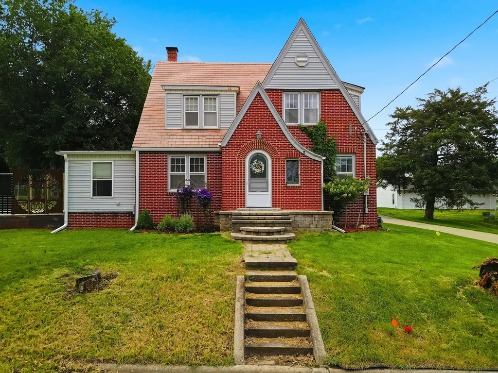 1301 Long Street Dixon IL 61021