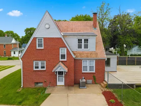 1301 Long Street Dixon IL 61021