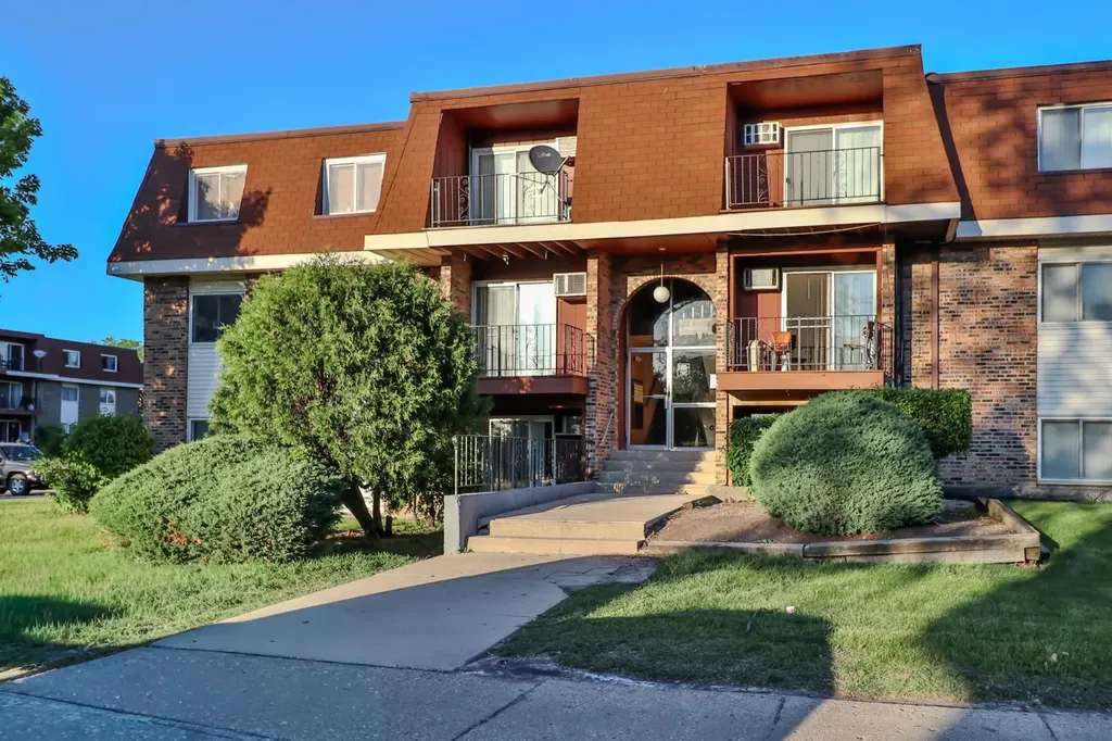 1085 Valley Lane Hoffman Estates IL 60169