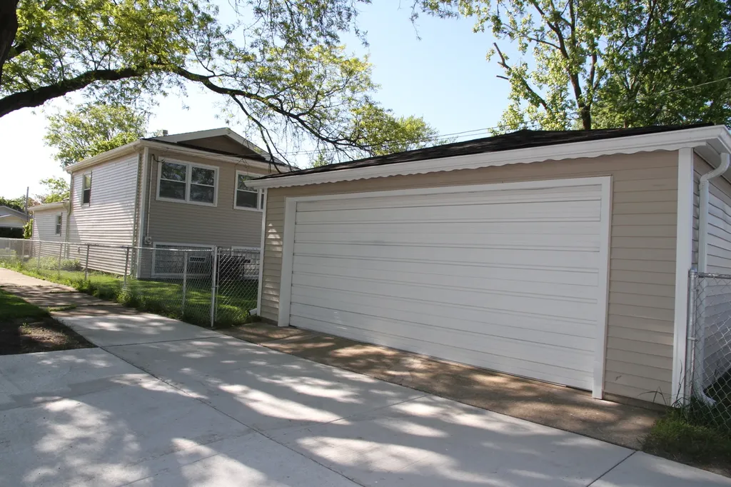 11657 South Racine Avenue Chicago IL 60643
