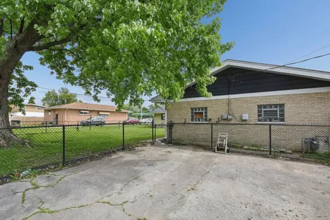 654 East Sibley Boulevard Dolton IL 60419