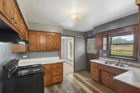 654 East Sibley Boulevard Dolton IL 60419